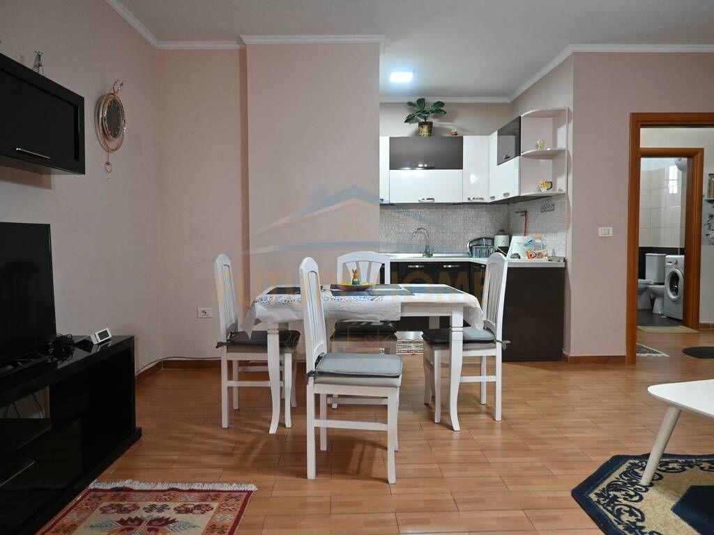 Apartament 2+1 me qera në Rrugën e Dibrës