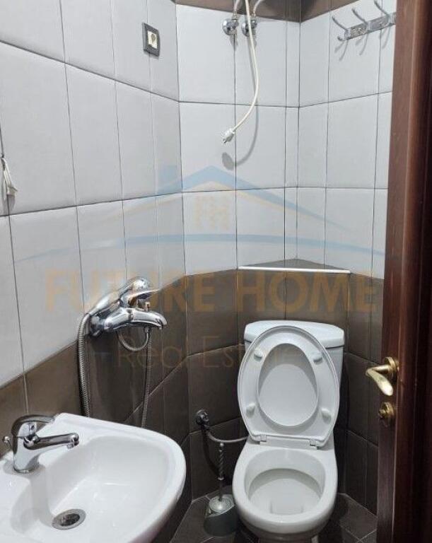 Qera Garzoniere, pranë UET