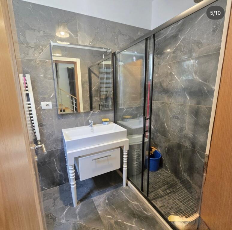 🏡 VILË 2-KATËSHE ME QIRA – BULEVARDI I RI