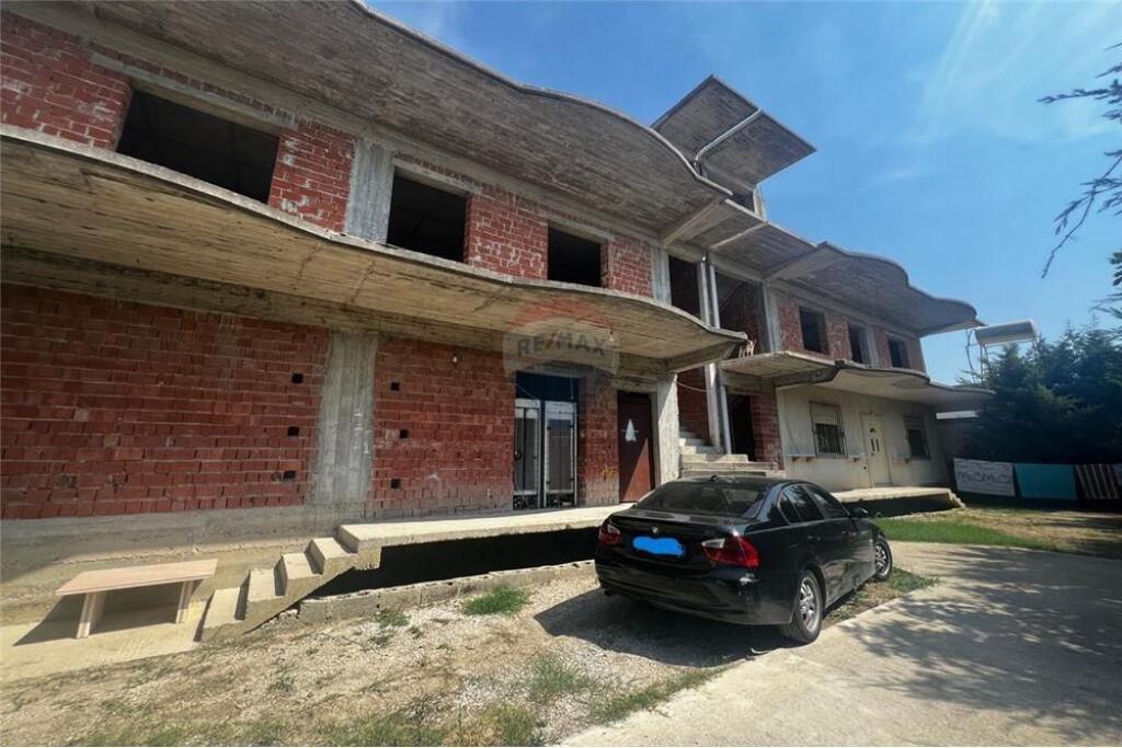 Occasione! In vendita 2 case private su 3 piani – Vlora