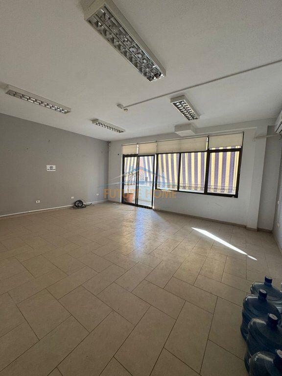 Qera, Ambient biznesi, Rruga e Elbasanit, Tiranë