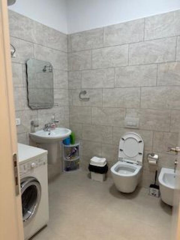 Apartament 1+1 midis Delijorgjit dhe Square21 me 650€