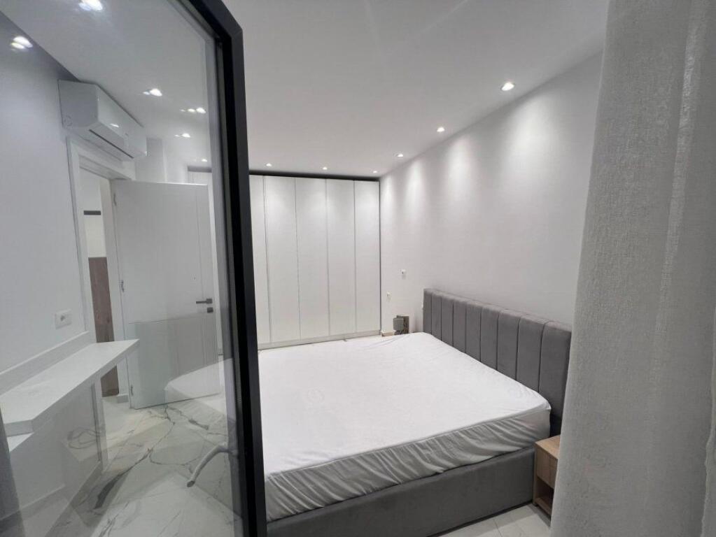 Jepet Me Qera , Apartament 1+1 , Zogu i Zi , Tirane.