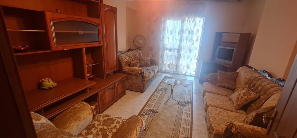 ofrohet per qira apartament 3+1 ne laprake