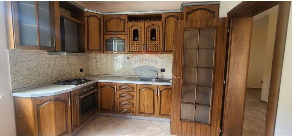 Vilë - Për Shitje - Pezë Helmës, Tiranë(ID: 530171090-1486)