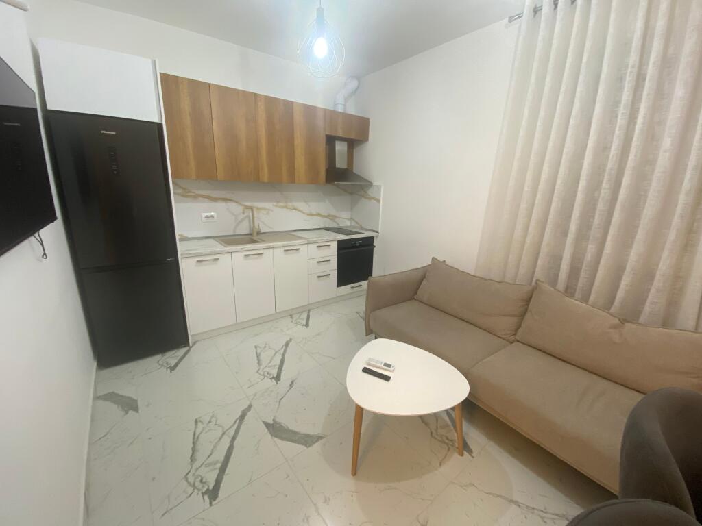 2+1, arredato con posto auto, myslym shyri, 750 euro, disponibile anche per bnb