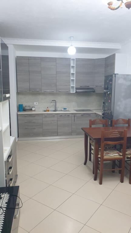 🏠 For rent 1+1  📍Golden Park opposite Amerikan 3 📐 72 m² | 6th floor 🌇 Balcony 💰 45,000 lek/month
