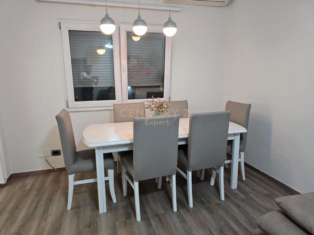 Appartamento 1+1 in affitto a Pazari i Ri, Tirana.