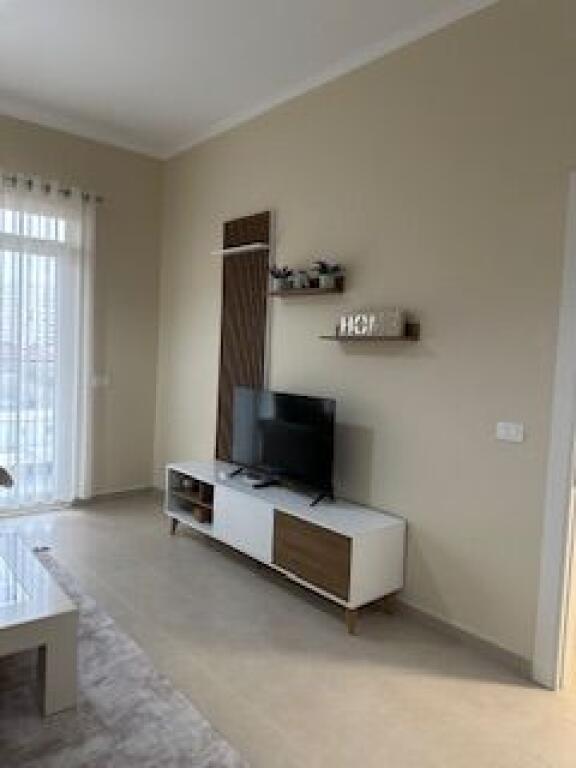 Apartament 1+1 midis Delijorgjit dhe Square21 me 650€