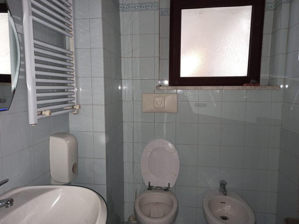 OFFICE FOR RENT 130 M2 CENTER 180,000 LEKE