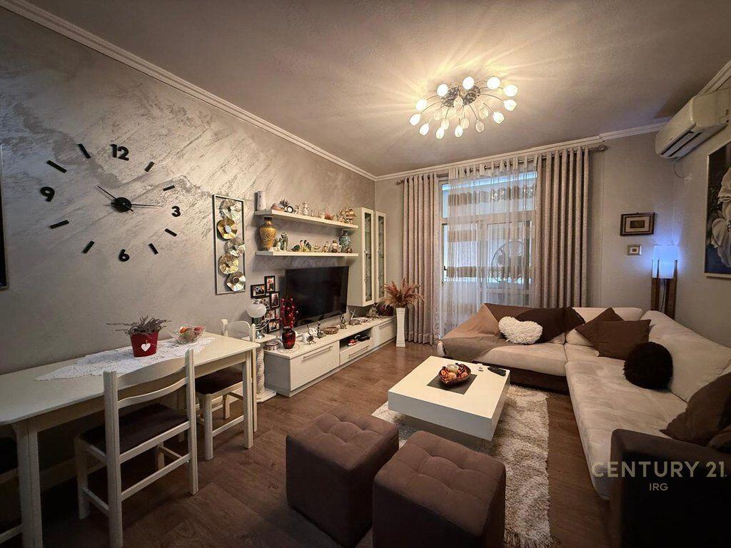 Apartment 2+1 for sale near the Globe area
