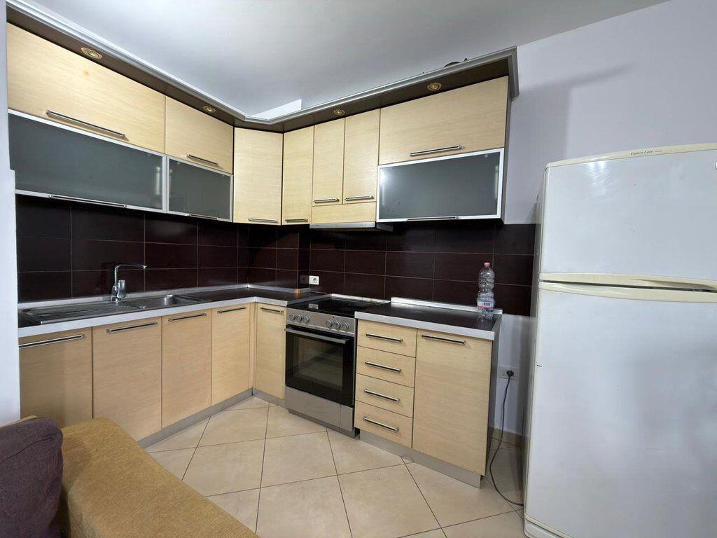 In Affitto, Appartamento 2+1+2, Via 5 Maji, Tirana.