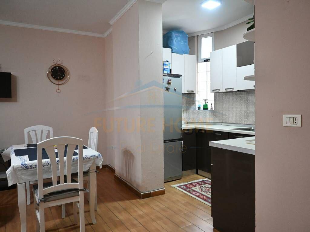 Apartament 2+1 me qera në Rrugën e Dibrës