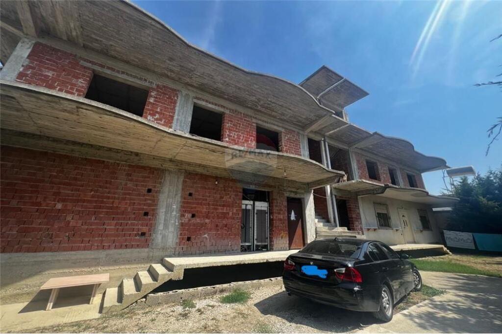 Occasione! In vendita 2 case private su 3 piani – Vlora