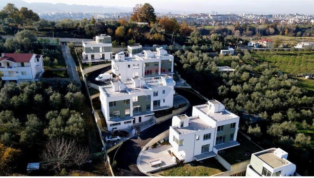 VILLA FOR SALE IN FARKE!