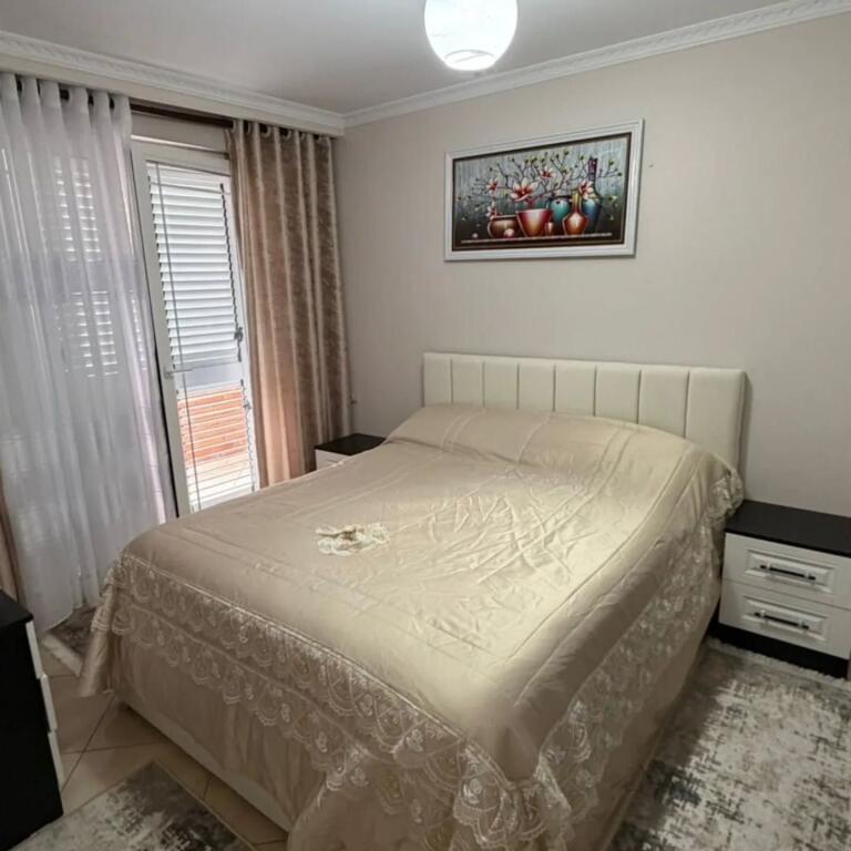Jepet me qira apartament 2+1 – Zogu i Zi, përballë Ring Center