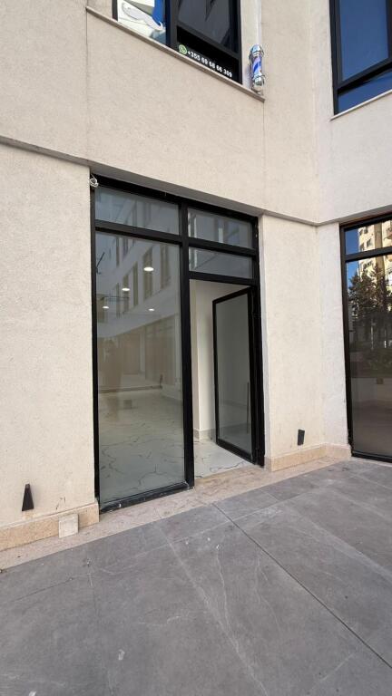 🏪 Jepet me qera dyqan📍 Rruga Mine Peza 💶 Çmimi: 900 €
