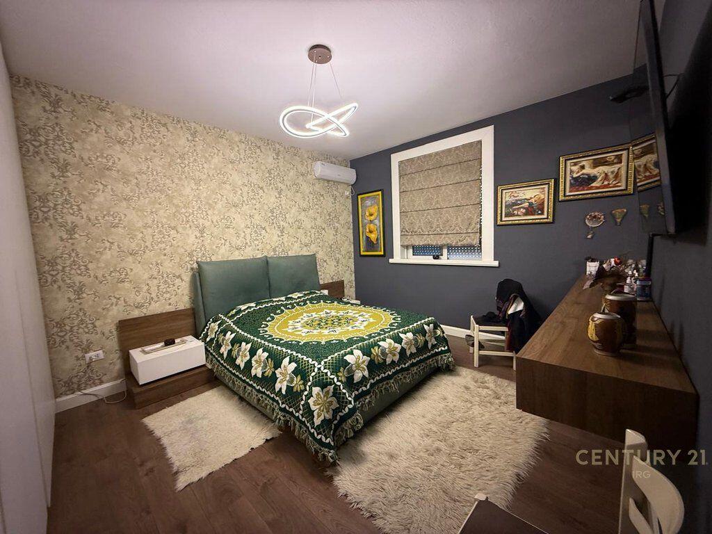 Apartment 2+1 for sale near Globe
