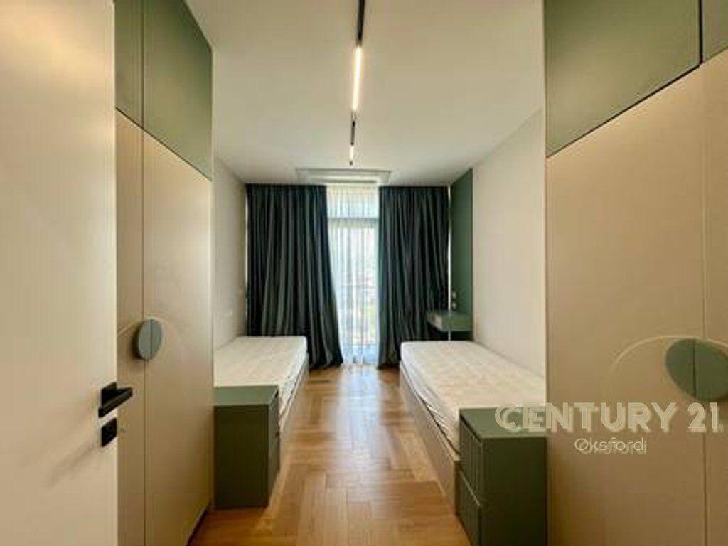 Shitet apartament modern në Rezidencën Lake View