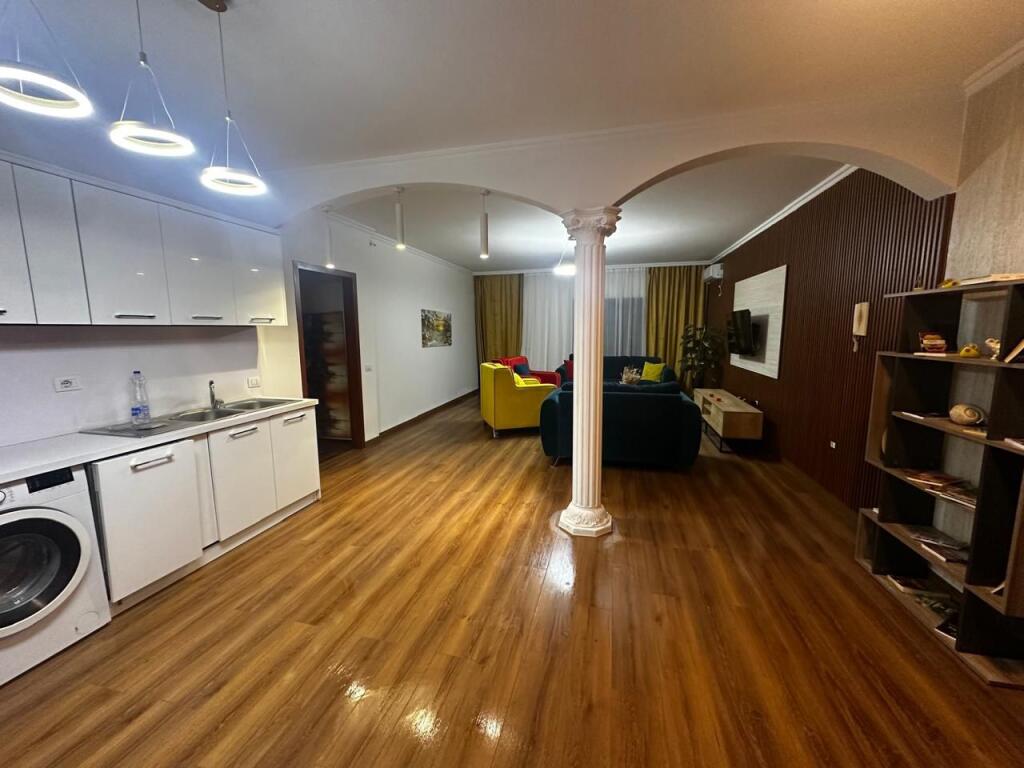 🏠 Jepet me qera apartament super 2+1📍 Rruga e Kavajës 💶 Çmimi: 800 € (i diskutueshëm)