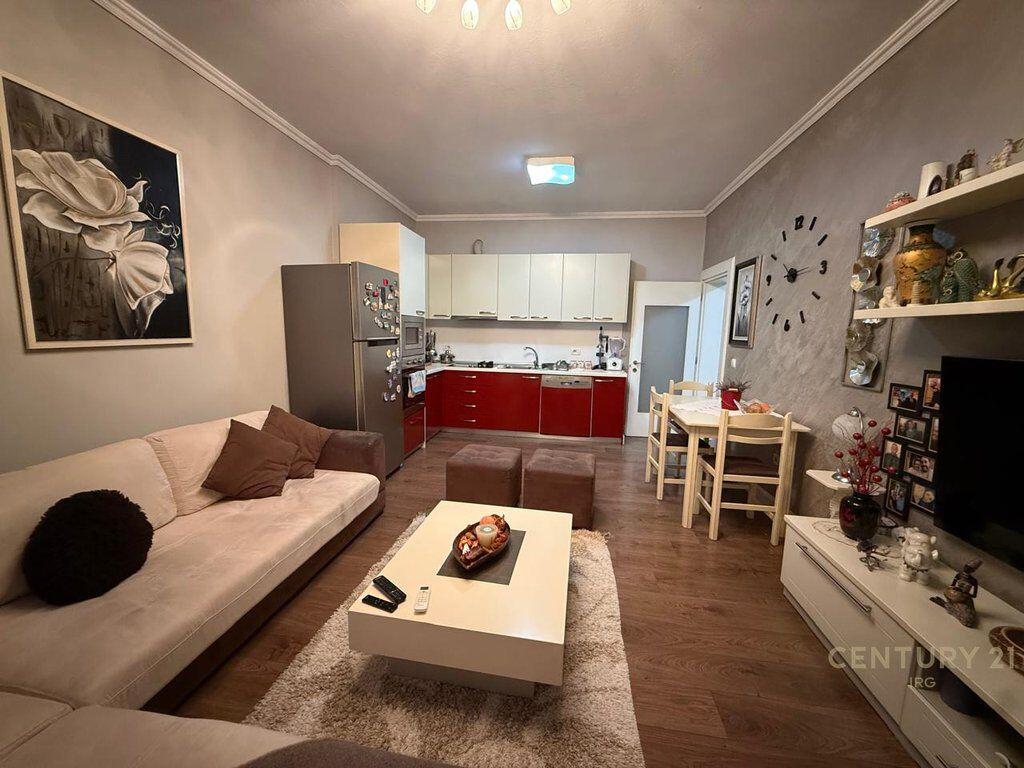 Apartment 2+1 for sale near Globe