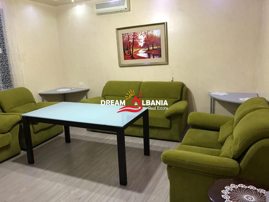 Villa di 4 Piani in Vendita nella zona dell'Istituto, Tirana (ID 4151211)