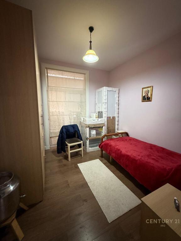 Apartment 2+1 for sale near Globe