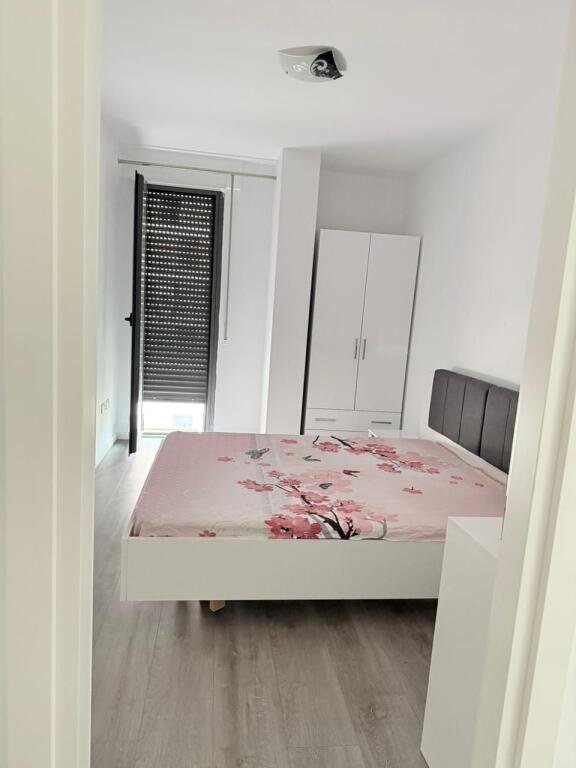 🏡 Appartamento 2+1+2 in affitto 📍 Complesso Fiori di Bosco, Tirana💶 Prezzo: 650 € / mese