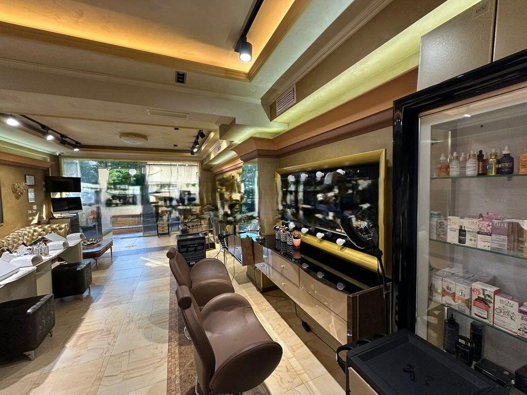 PORCELAN : COMMERCIAL SPACE AND BEAUTY SPACE BUSINESS FOR SALE! 180,000 €