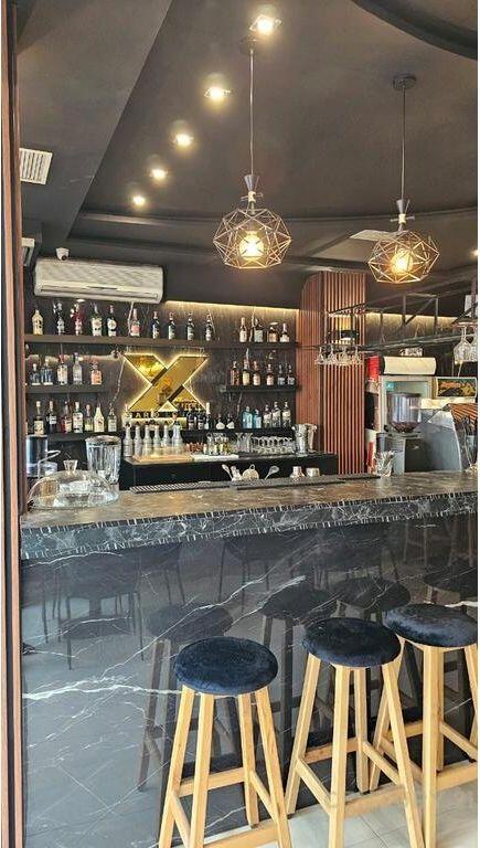 SHITET BIZNES BAR-LOUNGE NE ISH BLLOK!