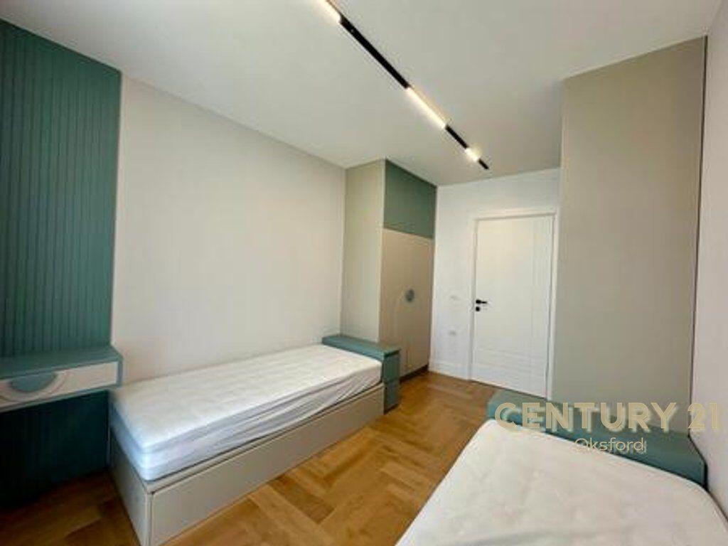 Shitet apartament modern në Rezidencën Lake View