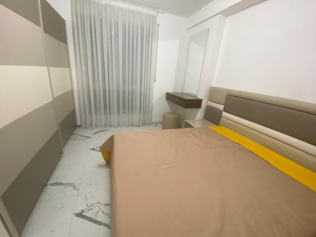 2+1, arredato con posto auto, myslym shyri, 750 euro, disponibile anche per bnb