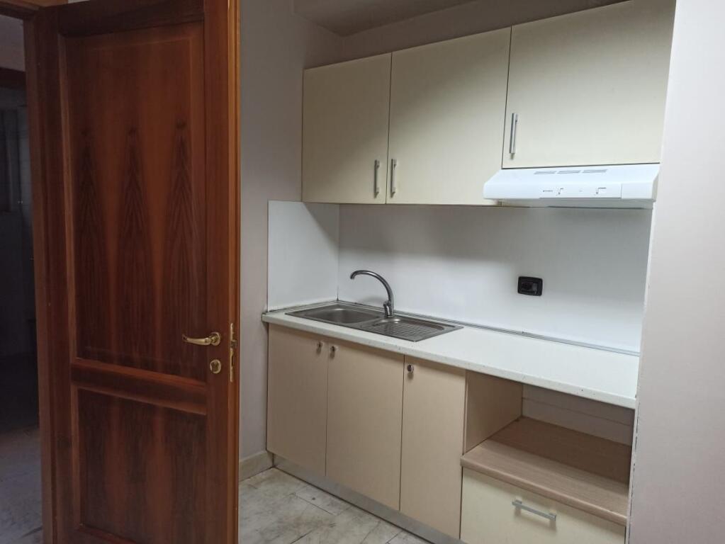 OFFICE FOR RENT 130 M2 CENTER 180,000 LEKE