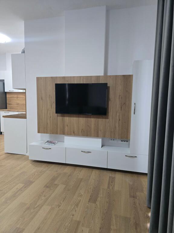 2+1+2 for rent, Zogu zi