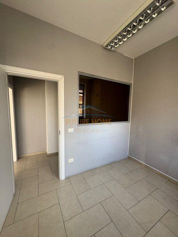 Qera, Ambient biznesi, Rruga e Elbasanit, Tiranë