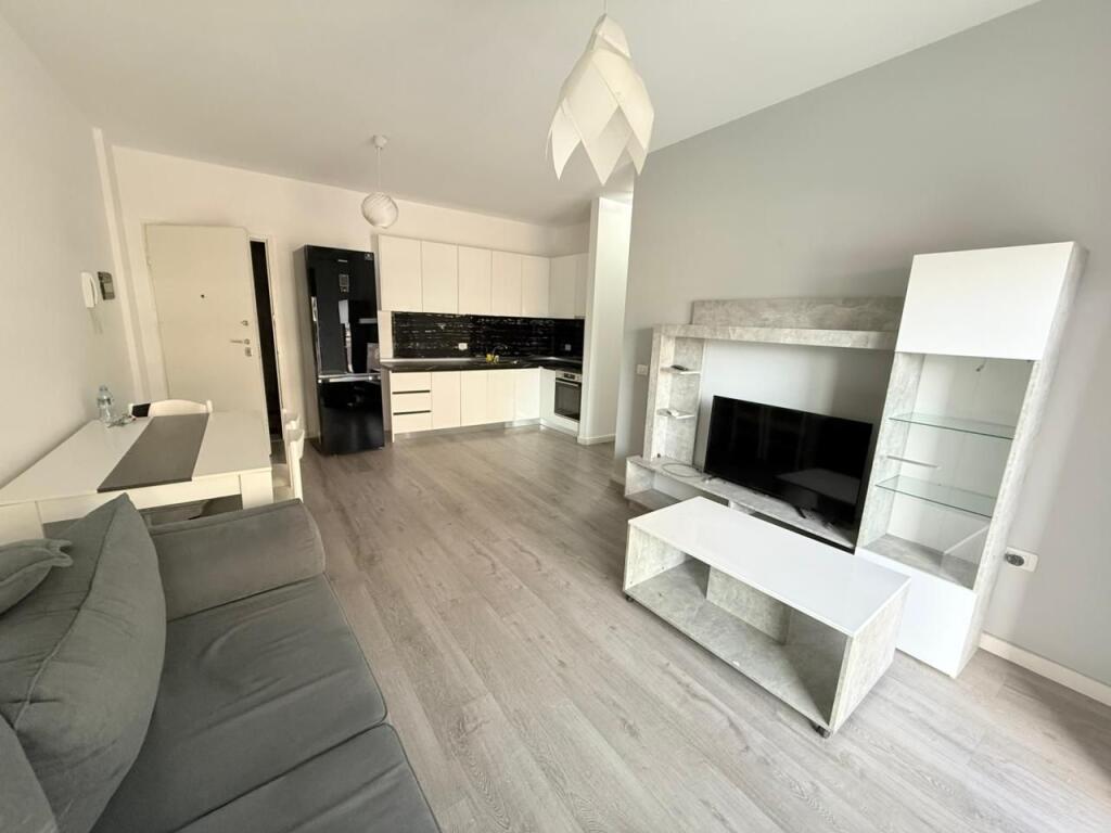 🏡 Appartamento 2+1+2 in affitto 📍 Complesso Fiori di Bosco, Tirana💶 Prezzo: 650 € / mese