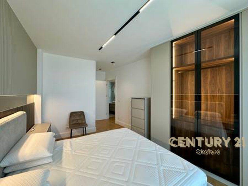 Shitet apartament modern në Rezidencën Lake View