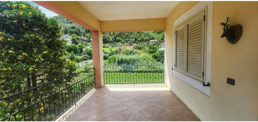 Vilë - Për Shitje - Pezë Helmës, Tiranë(ID: 530171090-1486)