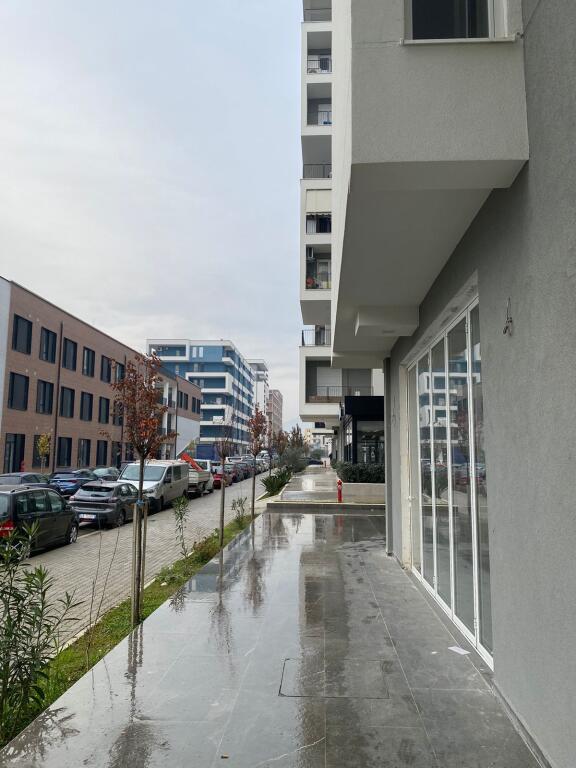 Univers City , 2+1+2wc+verande per shitje