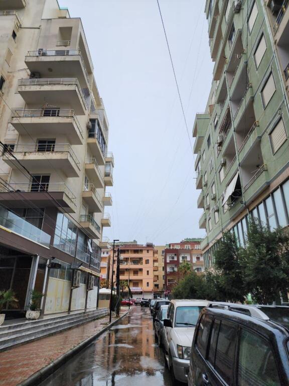 Vendesi commerciale in vendita nel quartiere 13 a Plazh