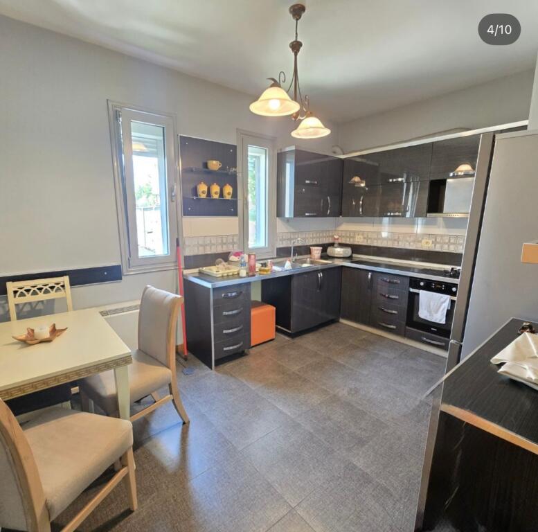 🏡 VILË 2-KATËSHE ME QIRA – BULEVARDI I RI