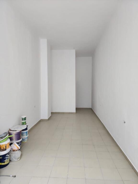 Vendesi commerciale in vendita nel quartiere 13 a Plazh