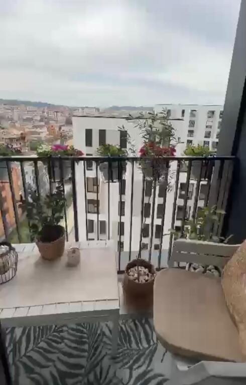 Shitet Aparament 2+1+2 Tek Bulevardi i Ri, Tirane! Parkim me 
