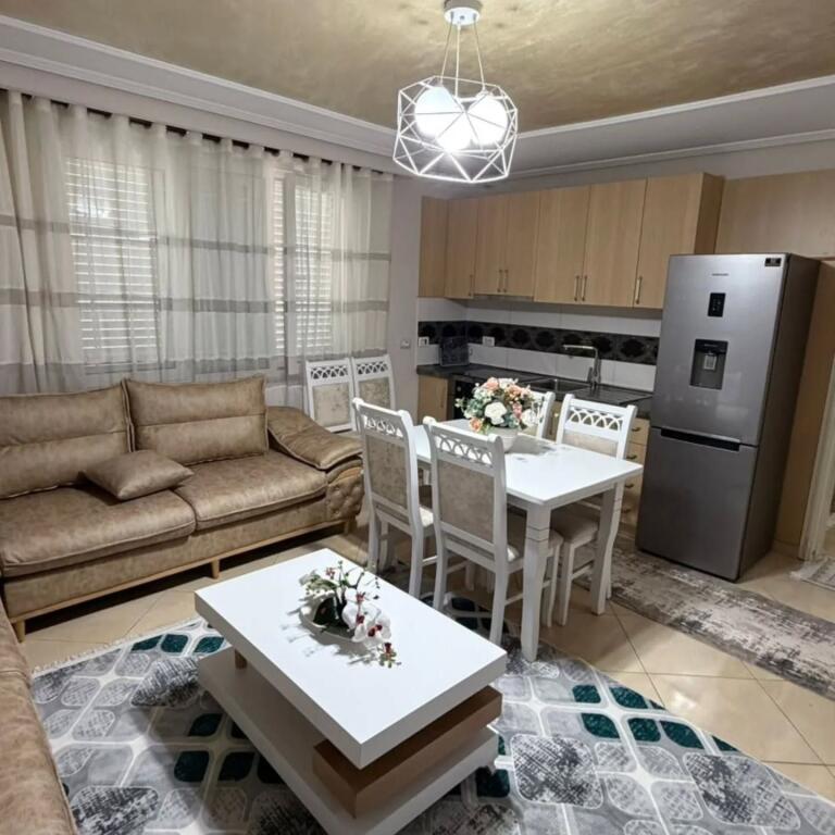 Jepet me qira apartament 2+1 – Zogu i Zi, përballë Ring Center
