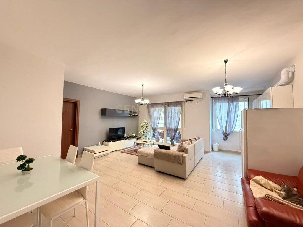 Appartamento 1+1 in Vendita Vicino al Porto, Quartiere n. 3, Durazzo