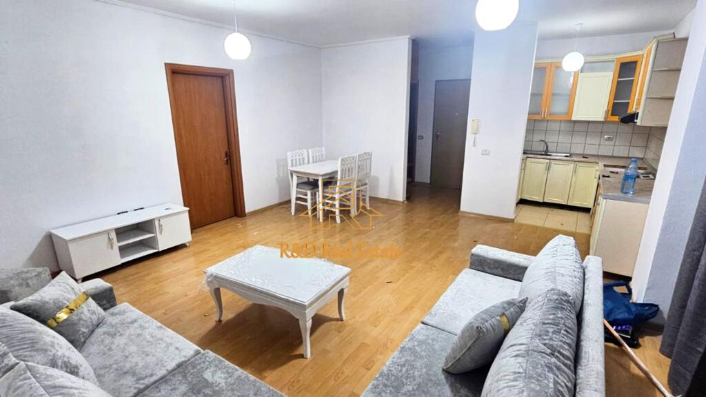 🏡 APPARTAMENTO IN AFFITTO – Via 3 Dëshmorët, Yzberisht