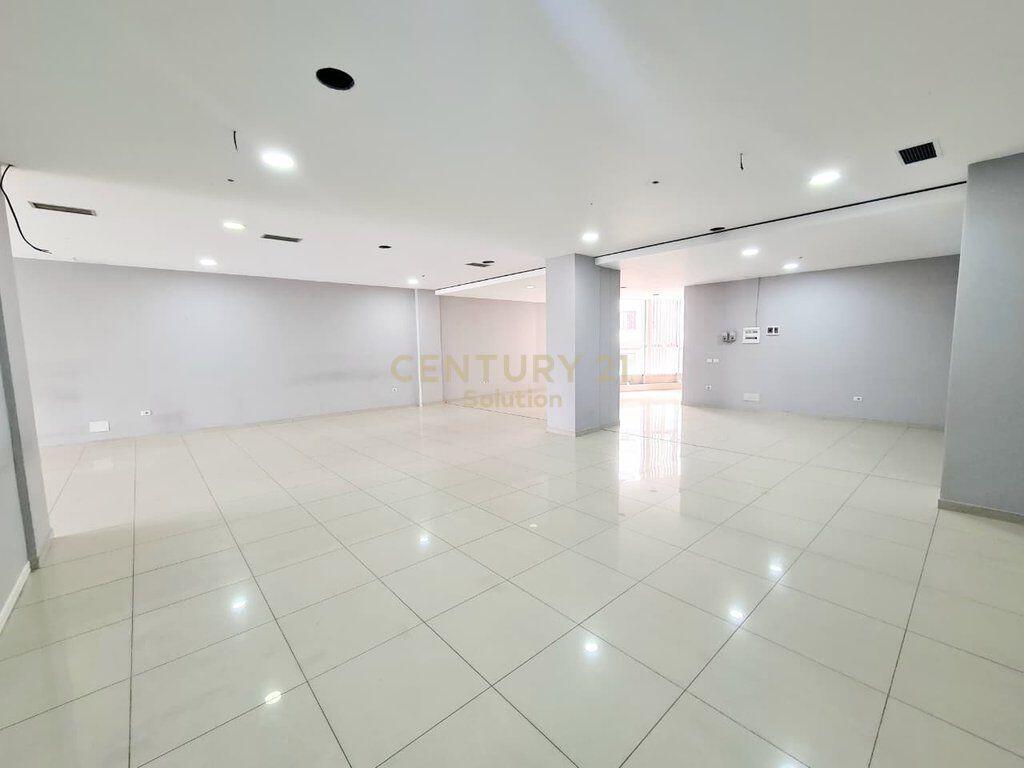 BUSINESS UNIT 324M2 FOR SALE, ASTIR ON MAIN ROAD!