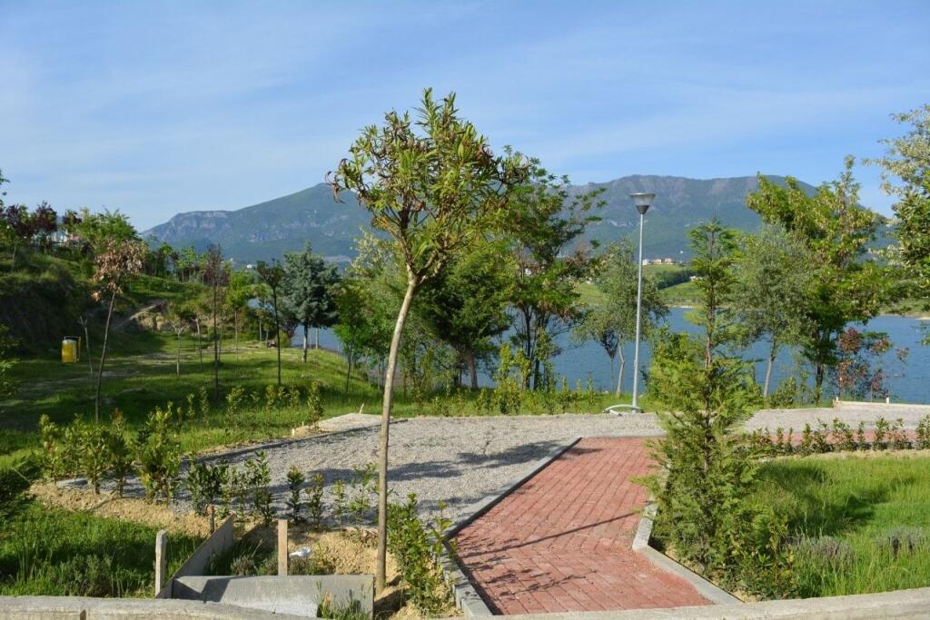 VENDESI APPARTAMENTO 3+1+BALCONI "LAKE LAND, FARKË" 344.000 EURO