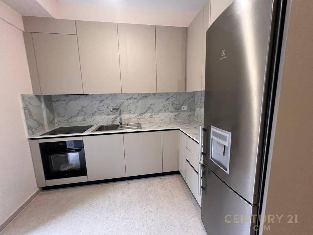 NEL COMUNE DI PARIGI, AFFITTIAMO PIANO VILLA! 450 € /Mese
