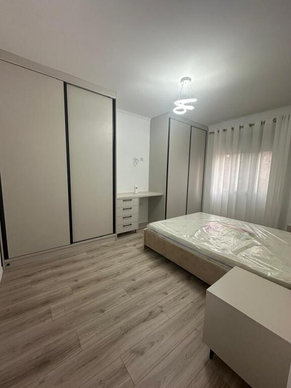 Apartament 2+1 me qera , kryqezimi 21-Dhjetori